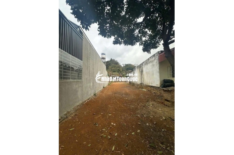 Bí mật lô đất 100m2 gần Đại học FPT, khu vực trung tâm Hòa Lạc. Phù hợp xây trọ, đầu tư sinh lời, kết nối Metro 5 – Quốc Lộ 21. Liên hệ xem đất ngay.