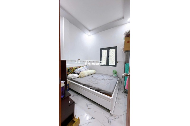  NHÀ ĐEP Q4. CAN GOC MAT TIEN DUONG SO. 2 TANG . CHI 5 TY NHINH