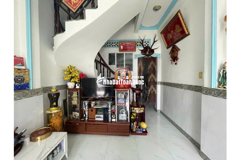 BÁN NHÀ CHÍNH CHỦ: NHỎ, ĐẸP, CHẮC CHẮN, HẺM THÔNG - RỘNG, KDC THÂN THIỆN. LH:0989051114.
