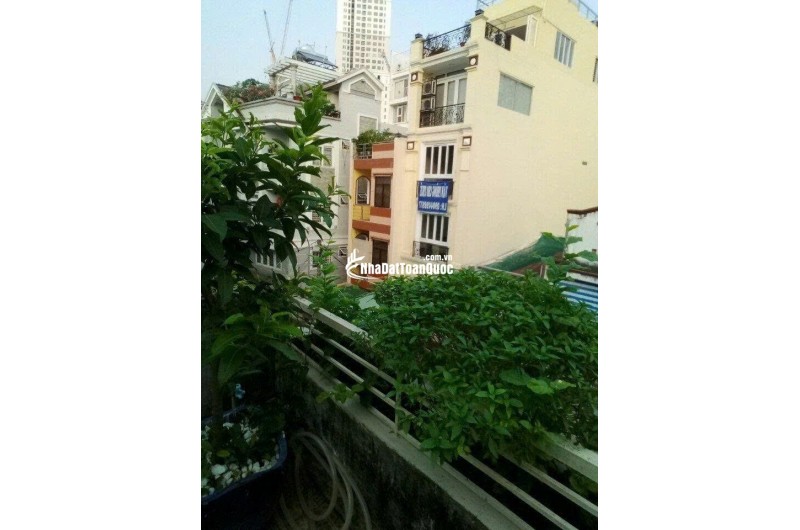 Bán nhà hẻm xe hơi 1 trệt 1 lầu 1 sân thượng Hoàng Diệu P13 Q4 siêu đẹp