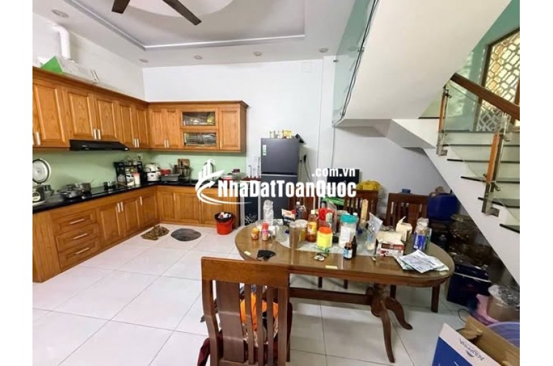 + BÁN NHÀ LÊ VĂN KHƯƠNG QUẬN 12
+ Dt : 4.4m x 15m 63m2
+ Kc : 3 tầng 3pn
+ Giá : 7 Tỷ