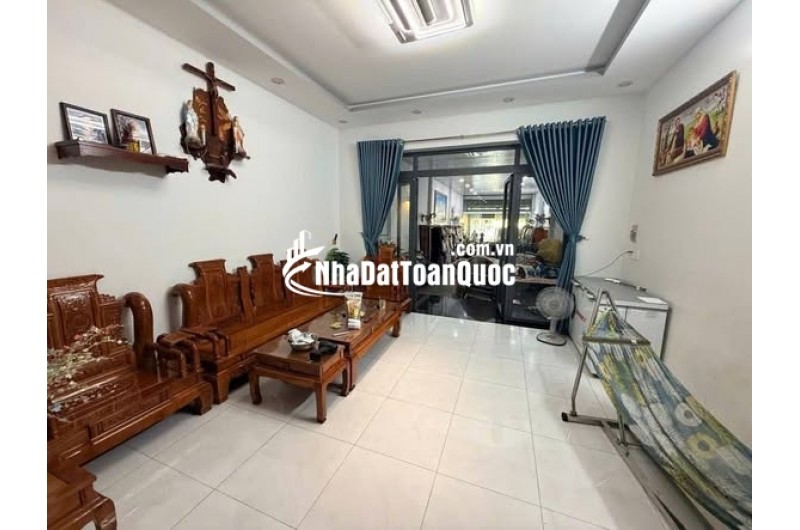 + BÁN NHÀ LÊ VĂN KHƯƠNG QUẬN 12
+ Dt : 4.4m x 15m 63m2
+ Kc : 3 tầng 3pn
+ Giá : 7 Tỷ