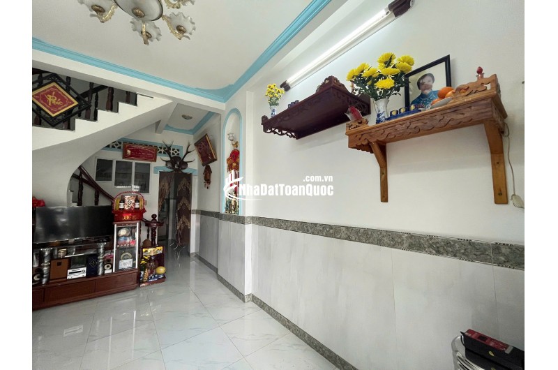 BÁN NHÀ CHÍNH CHỦ: NHỎ, ĐẸP, CHẮC CHẮN, HẺM THÔNG - RỘNG, KDC THÂN THIỆN. LH:0989051114.