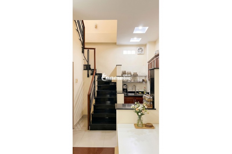 CHỈ 20M RA MT ÂU DƯƠNG LÂN - NHÀ 3 TẦNG CÓ SÂN THƯỢNG, CHUẨN ĐẸP - GIÁ 6,9 TỶ
