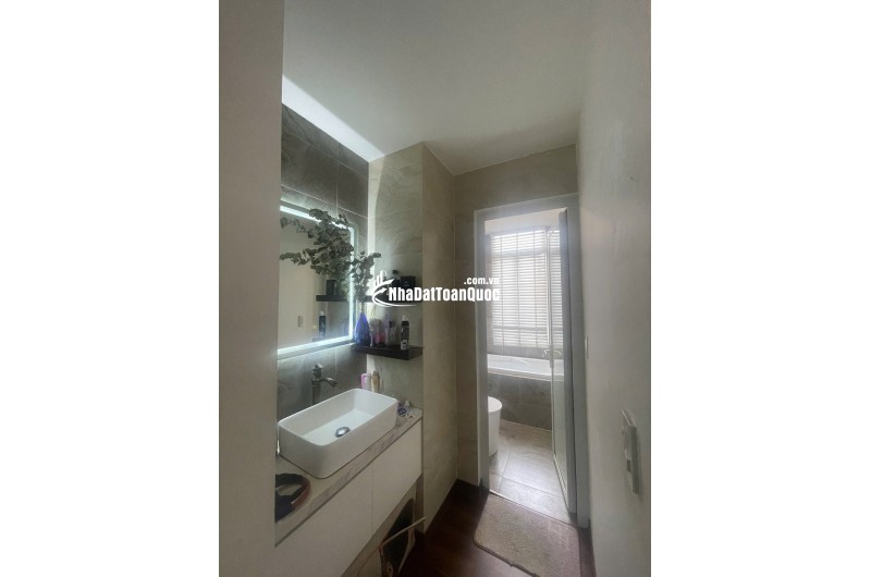 Bán căn hộ 3PN 98m2 tại Lý Thường Kiệt Q11, Tầng 8 Full nội thất