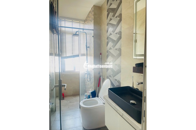 Bán căn hộ 3PN 98m2 tại Lý Thường Kiệt Q11, Tầng 8 Full nội thất