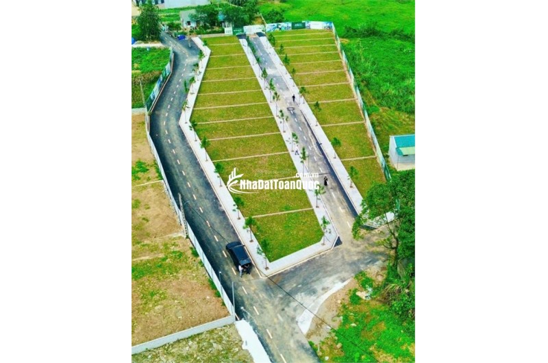 Tôi cần bán lô đất 100m2 hai mặt tiền cách QL21 700m và cách trường ĐH Bách Khoa chỉ 1,2km