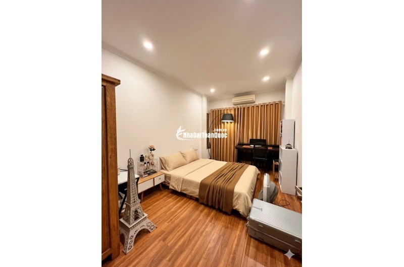Nhà gần Võng Thị Tây Hồ ngõ thông – 1 phút hồ - thế đất đẹp – 3 gác vào nhà - ở sướng