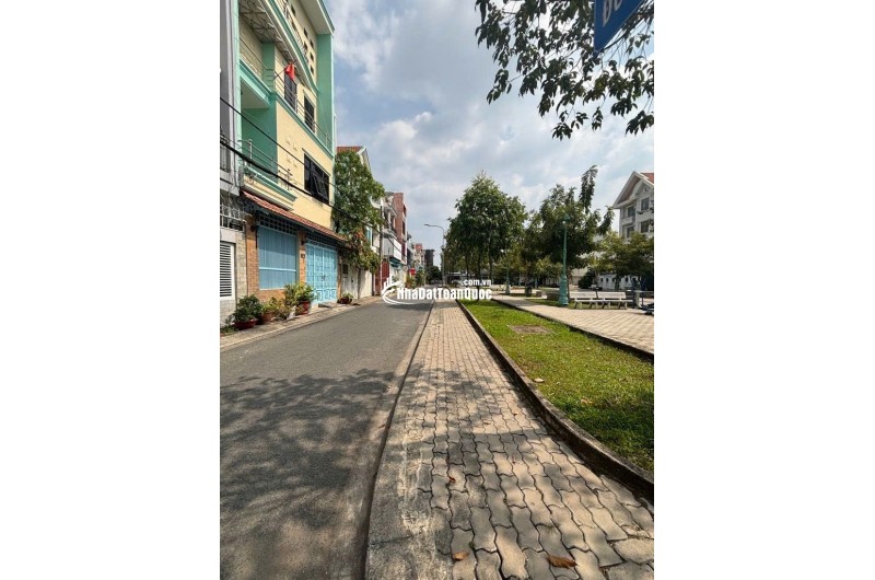 Quận 7, Căn Hộ Dịch Vụ 6 Tầng, 20 Phòng, 6x18m, 27 Tỷ, Tại KDC Tân Quy Đông, Bán