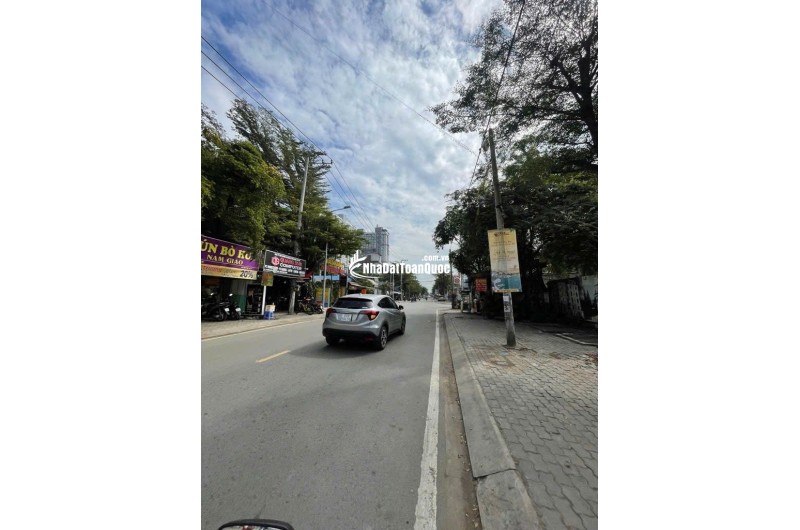 Quận 7, Lô Đất Mặt Tiền Hoàng Quốc Việt, 10,8x60m, Có Lối Đi Sàu, Giá Chào 115 tỷ, Bán Gấp