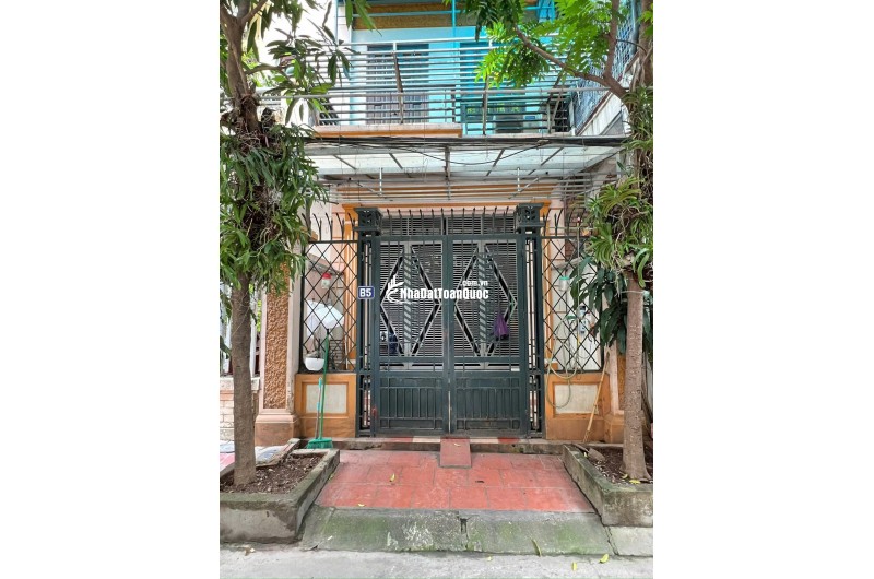 CHO THUÊ NGUYÊN CĂN KHƯƠNG TRUNG, Ô TÔ ĐỖ CỬA, ĐỦ ĐỒ CƠ BẢN, 42M 3T 12TR 0903258273