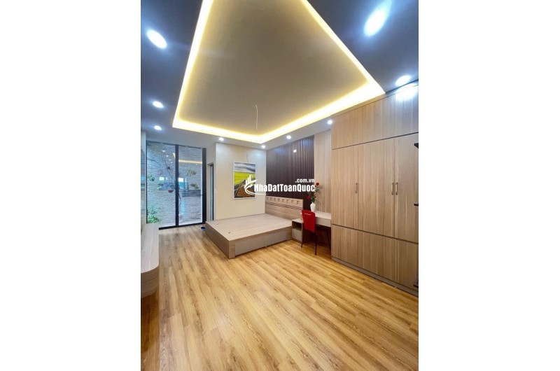 Nguyễn Văn Cừ , nhà đẹp ở ngay , full nội thất ,ngay sát cầu Chương Dương , 2 phút sang Phố Cổ , nhỉnh 11  

 SD - 56m²  dân xây chắc chắn -