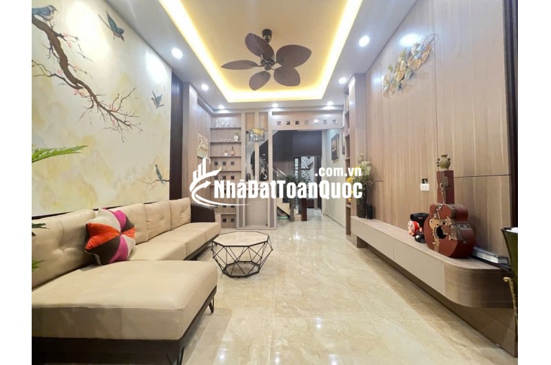 Nguyễn Văn Cừ , nhà đẹp ở ngay , full nội thất ,ngay sát cầu Chương Dương , 2 phút sang Phố Cổ , nhỉnh 11  

 SD - 56m²  dân xây chắc chắn -