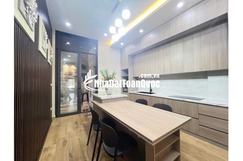 Nguyễn Văn Cừ , nhà đẹp ở ngay , full nội thất ,ngay sát cầu Chương Dương , 2 phút sang Phố Cổ , nhỉnh 11  

 SD - 56m²  dân xây chắc chắn -