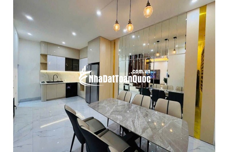 Cần bán  Trung tâm Long Biên ,Nguyễn Văn Cừ  ,nhà mới đẹp ở ngay 
+ 60m² thang máy xịn , full nội thất, Nhỉnh 12  
+ Lô góc thoáng vĩnh viễn