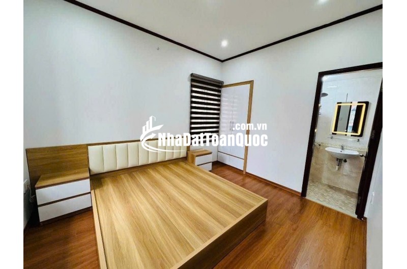 Cần bán  Trung tâm Long Biên ,Nguyễn Văn Cừ  ,nhà mới đẹp ở ngay 
+ 60m² thang máy xịn , full nội thất, Nhỉnh 12  
+ Lô góc thoáng vĩnh viễn