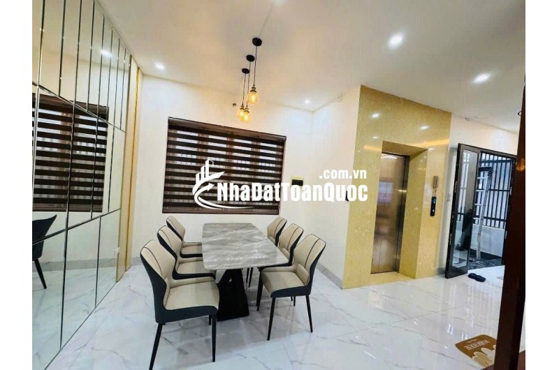 Cần bán  Trung tâm Long Biên ,Nguyễn Văn Cừ  ,nhà mới đẹp ở ngay 
+ 60m² thang máy xịn , full nội thất, Nhỉnh 12  
+ Lô góc thoáng vĩnh viễn