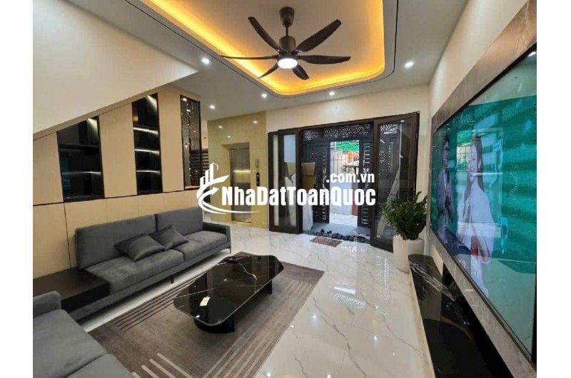 Cần bán  Trung tâm Long Biên ,Nguyễn Văn Cừ  ,nhà mới đẹp ở ngay 
+ 60m² thang máy xịn , full nội thất, Nhỉnh 12  
+ Lô góc thoáng vĩnh viễn