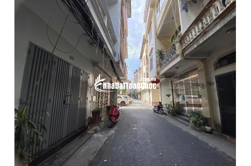 CHO THUÊ NGUYÊN CĂN KHƯƠNG TRUNG, Ô TÔ ĐỖ CỬA, ĐỦ ĐỒ CƠ BẢN, 42M 3T 12TR 0903258273