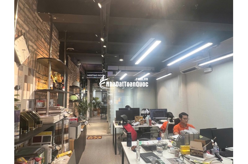 SANG MẶT BẰNG VĂN PHÒNG 80M2 ĐANG THUÊ Ở MẶT TIỀN ĐƯỜNG NGUYỄN CẢNH CHÂN Q1. LH:0765777099.