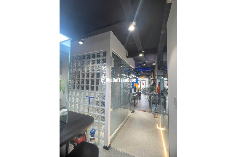 SANG MẶT BẰNG VĂN PHÒNG 80M2 ĐANG THUÊ Ở MẶT TIỀN ĐƯỜNG NGUYỄN CẢNH CHÂN Q1. LH:0765777099.