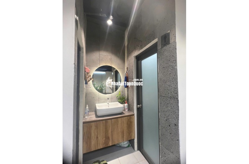 SANG MẶT BẰNG VĂN PHÒNG 80M2 ĐANG THUÊ Ở MẶT TIỀN ĐƯỜNG NGUYỄN CẢNH CHÂN Q1. LH:0765777099.