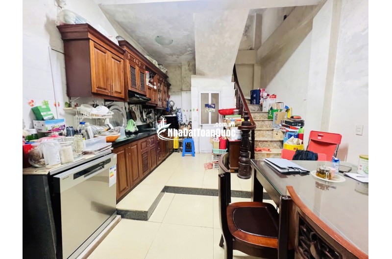 Bán nhà lô góc 2 mặt tiền, gần phố Hào Nam, Đống Đa, 30m2 5 tầng, 4,5m hơn 10 tỷ, oto đỗ cửa, đa tiện ích xung quanh.