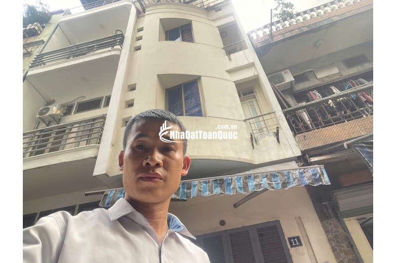 Bán nhà lô góc 2 mặt tiền, gần phố Hào Nam, Đống Đa, 30m2 5 tầng, 4,5m hơn 10 tỷ, oto đỗ cửa, đa tiện ích xung quanh.