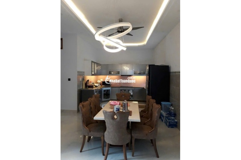 Giảm S.O.C CHỈ 8Ty9
BIỆT THỰ- ĐƯỜNG 10M- 191M2- 2TẦNG- NGANG NỞ HẬU 9.5M- LÊ VĂN LƯƠNG