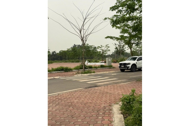 Bí mật lô đất 100m2 gần Quốc Lộ 21, khu vực trung tâm Hòa Lạc. Phù hợp xây trọ, đầu tư sinh lời, kết nối Metro 5 – Quốc Lộ 21. Liên hệ xem đất ngay.