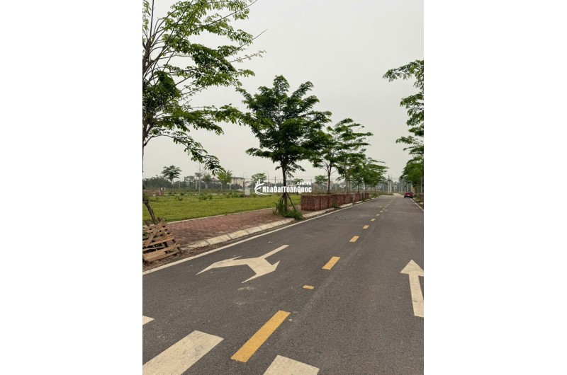 Bí mật lô đất 100m2 gần Quốc Lộ 21, khu vực trung tâm Hòa Lạc. Phù hợp xây trọ, đầu tư sinh lời, kết nối Metro 5 – Quốc Lộ 21. Liên hệ xem đất ngay.