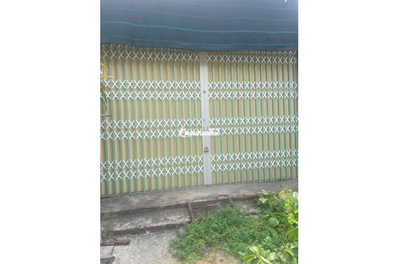 BÁN ĐẤT TẠI CHỢ DT81M2 SHR TRÊN ĐẤT CÓ NHÀ TIỀN CHẾ CỬA KÉO ĐÀI LOAN 950TR LH:0974004184 GẶP TRUNG.