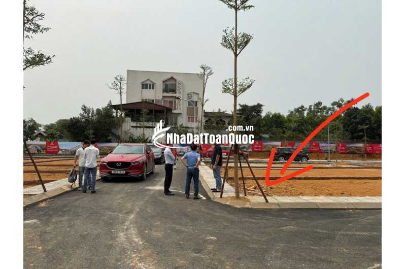 CẦN TIỀN CHO CON ĐI DU HỌC CẮT LỖ 300TR BÁN NHANH LÔ ĐẤT 100M2 FULL THỔ CƯ ĐẤT Ở HÒA LẠC.