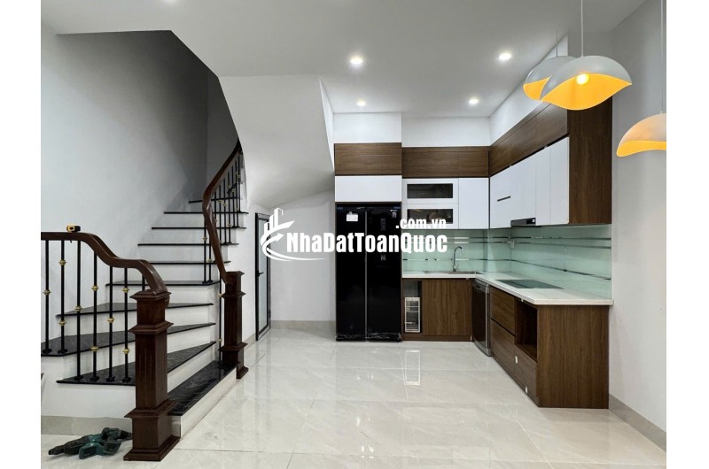 Bán nhà Nguyễn Văn Huyên 50m2, sát công viên Nghĩa Đô, vị trí hiếm