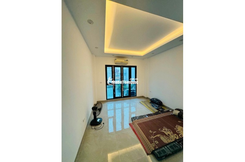 Bán nhà Nguyễn Văn Huyên 40m2x6T,  sát ô tô tránh, kinh doanh đỉnh, chỉ 15 tỷ