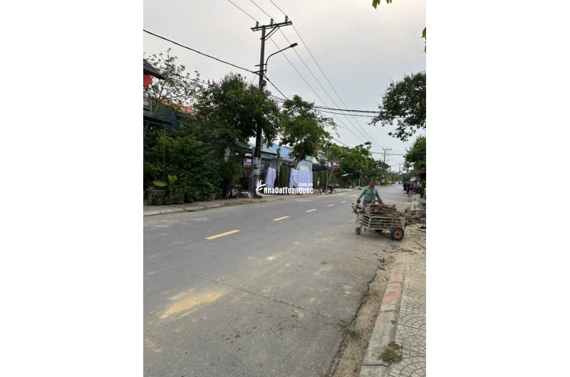 BÁN ĐẤT MẶT TIỀN NGUYỄN TRI PHƯƠNG – SÁT SÔNG THU – HỘI AN. LH:0903597565