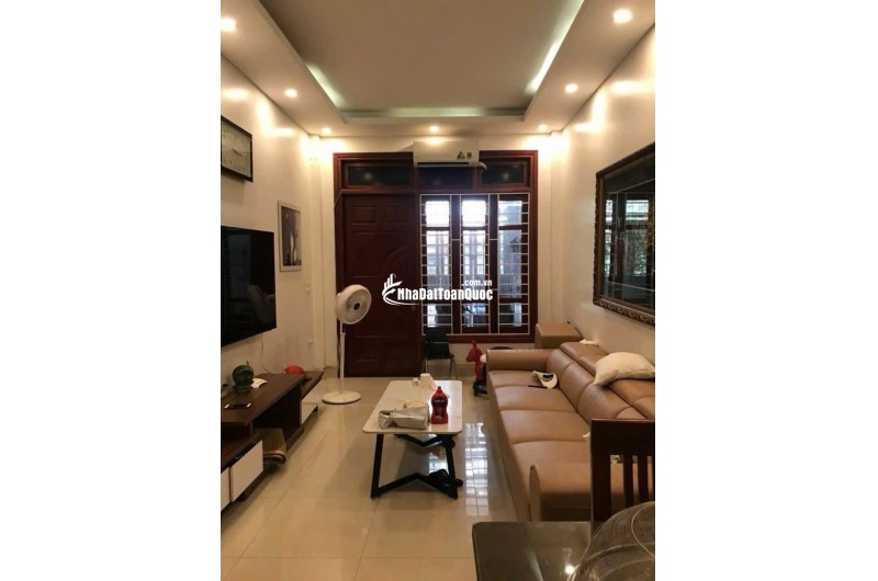Hàng hiếm !!!! Nhà thượng thanh 44m2. 5 tầng dân xây - ô tô đỗ tận cửa - giá chỉ hơn 6 tỷ