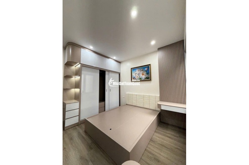 Hàng hiếm !!!! Nhà thượng thanh 44m2. 5 tầng dân xây - ô tô đỗ tận cửa - giá chỉ hơn 6 tỷ