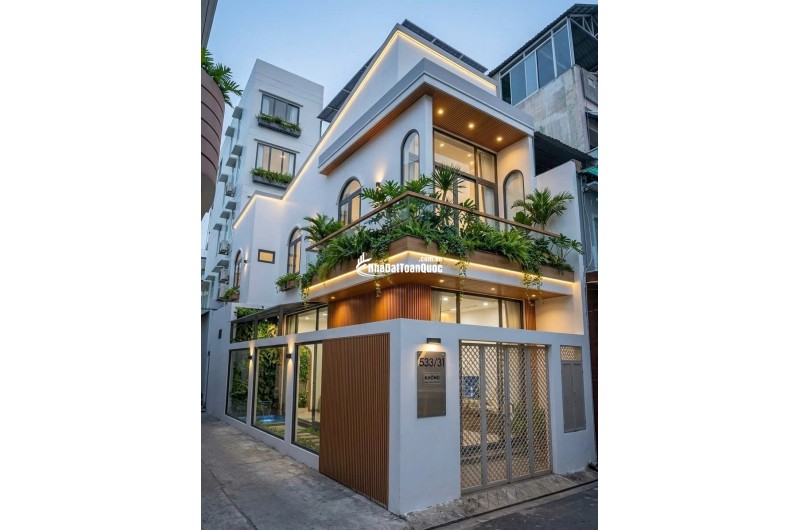 BÁN NHÀ HXH GÓC 2 MT 533/31 HUỲNH VĂN BÁNH PHÚ NHUẬN DT 68M2. LH:0937133343.