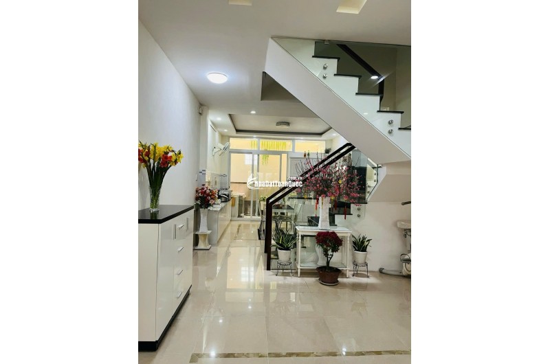BÁN NHÀ 617/** NGUYỄN KIỆM, PHƯỜNG 9, QUẬN PHÚ NHUẬN. 75.1M2 CHỈ 13.8 TỶ. LH:0937133343