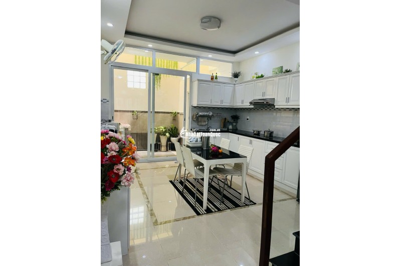 BÁN NHÀ 617/** NGUYỄN KIỆM, PHƯỜNG 9, QUẬN PHÚ NHUẬN. 75.1M2 CHỈ 13.8 TỶ. LH:0937133343