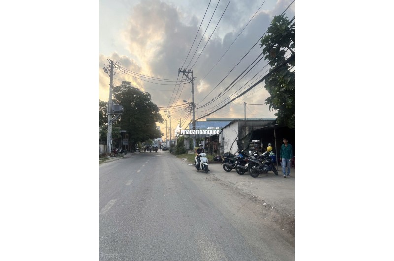 ĐẤT FULL THỔ CƯ MT NGANG 25M, DT 825M2, GIÁ 30 TỶ, ĐANG CHO THUÊ 60TR/THÁNG. LH:0985160979.