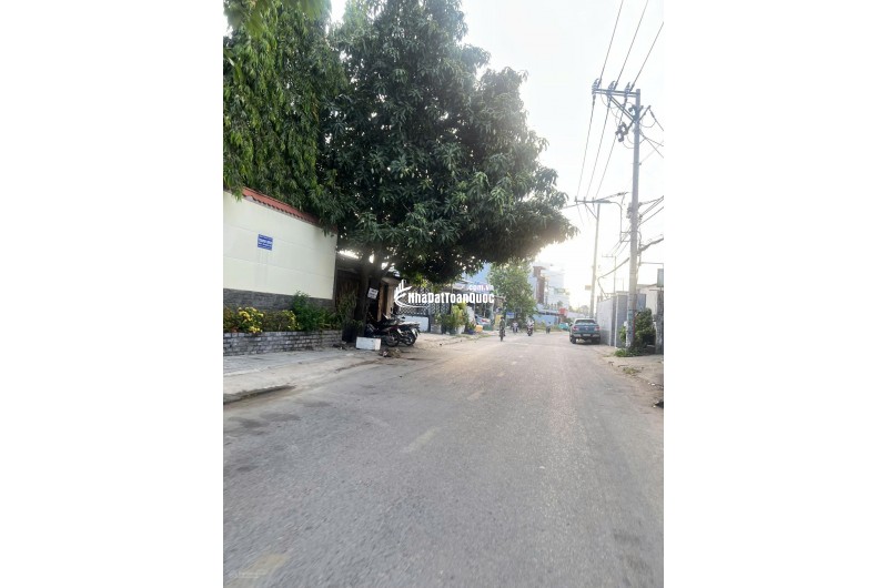ĐẤT FULL THỔ CƯ MT NGANG 25M, DT 825M2, GIÁ 30 TỶ, ĐANG CHO THUÊ 60TR/THÁNG. LH:0985160979.