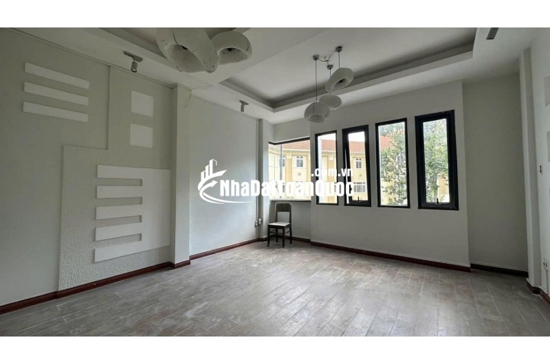 Cho thuê nhà mặt tiền 8 phòng Phạm Ngọc Thạch phường 6 Đà Lạt