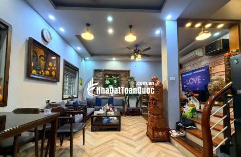 CẦN BÁN GẤP - NHÀ ĐẸP - TRUNG TÂM ĐỐNG ĐA - GẦN PHỐ