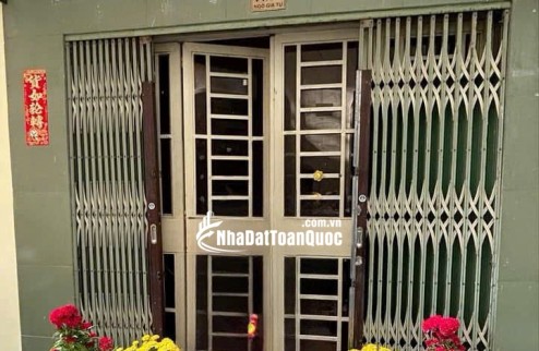 Cho thuê MB và 1 phòng trên lầu tại hẻm 77 Ngô Gia Tự P2 Q10