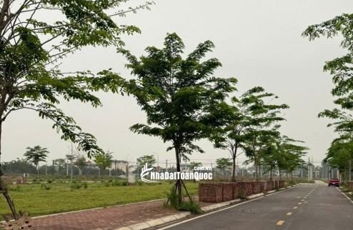 Thanh lý lô đất 100m2 gần Đại học Quốc Gia, khu vực trung tâm Hòa Lạc. Phù hợp xây trọ, đầu tư sinh lời, kết nối Metro 5 – Quốc Lộ 21. Liên hệ xem