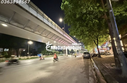 Bán nhà Mặt phố Trường Chinh, Đống Đa: 35m2, MT 8.5m, Kinh doanh sầm uất, Giá 21 tỷ.