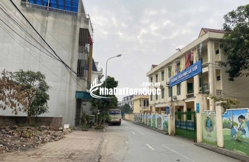 Lô đất 100m2 gần Tân Xã, khu vực trung tâm Hòa Lạc. Phù hợp xây trọ, đầu tư sinh lời, kết nối Metro 12 – Quốc Lộ 21.