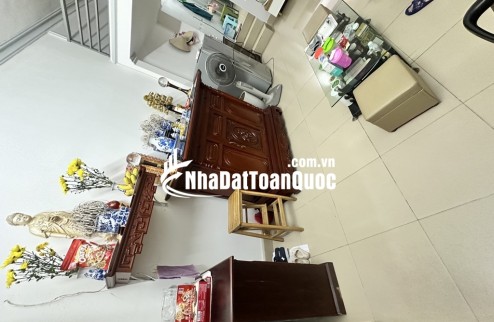 Bán nhà tập thể Hai Bà Trưng 50m ngay Lò Đúc chỉ 2,9x tỷ cải tạo thành 2 ngủ